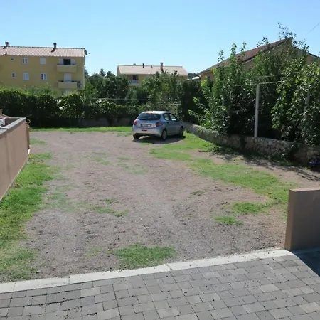 Daire Familienwohnung 2 By Interhome Baška